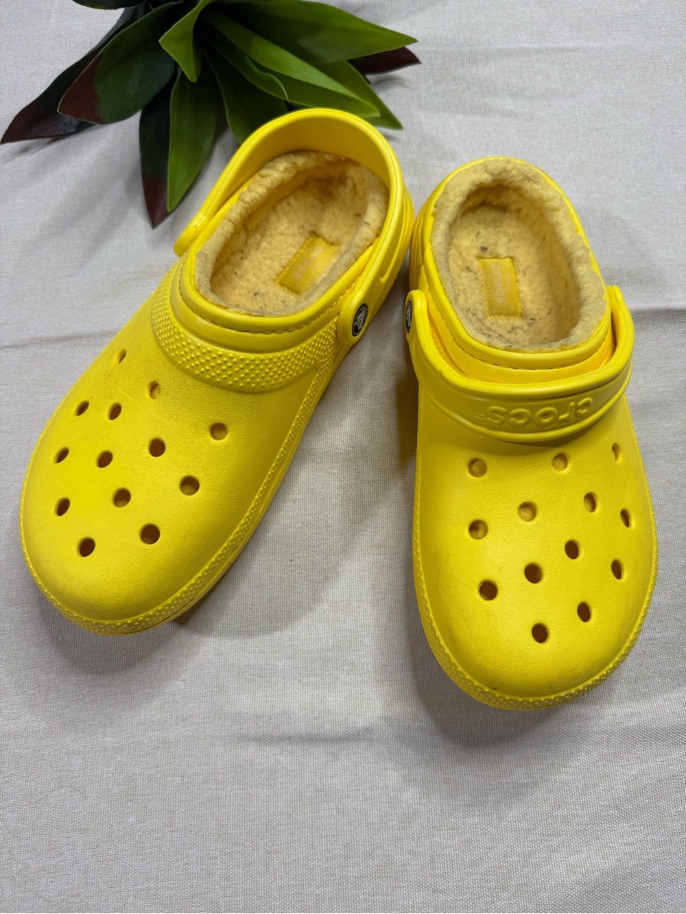 Crocs Classic Lined Clogs Yellow Fleece Winter Slip On Shoes Men’s 7 women’s 9